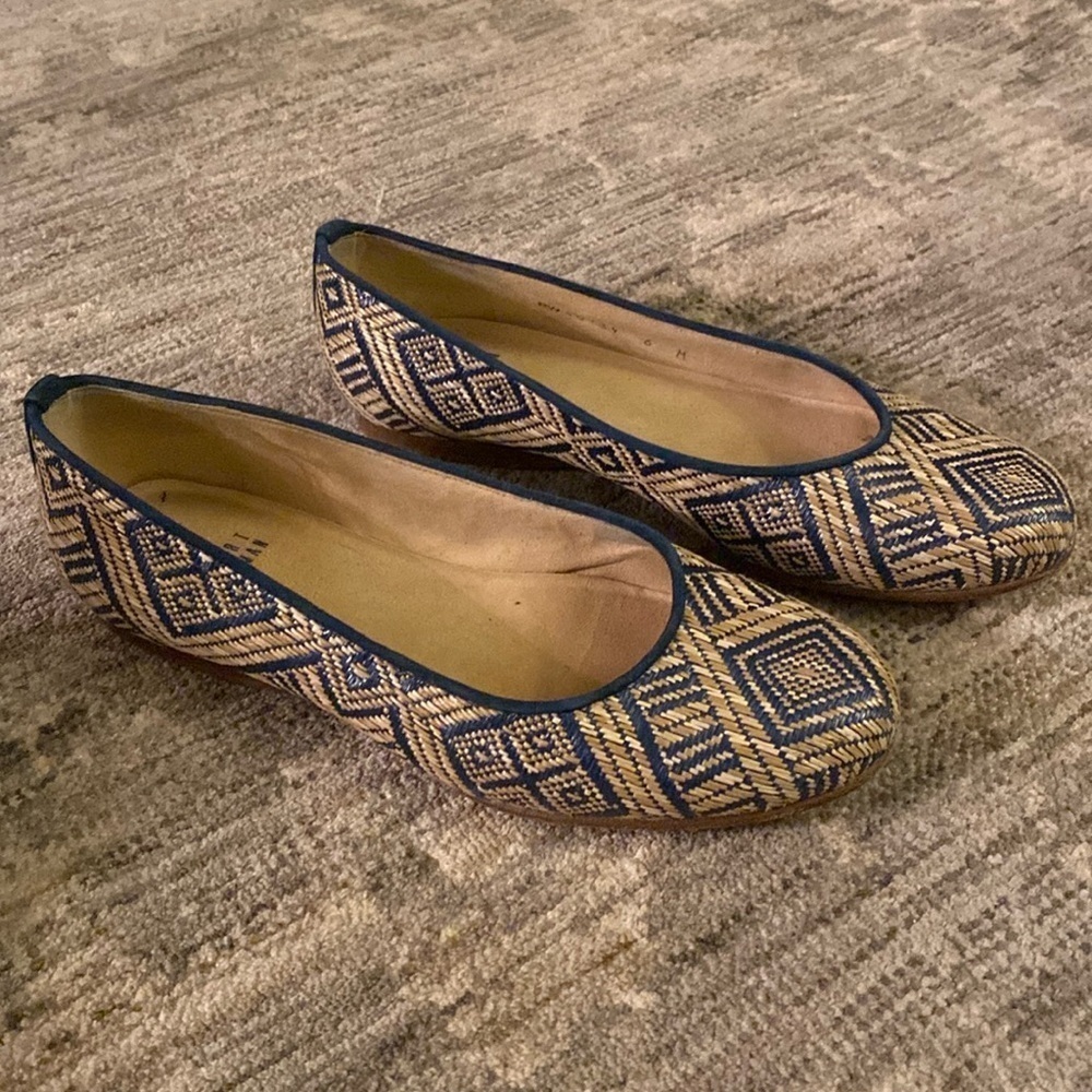 Stuart Weitzman ballet flats - size 6 - round toe - great condition
